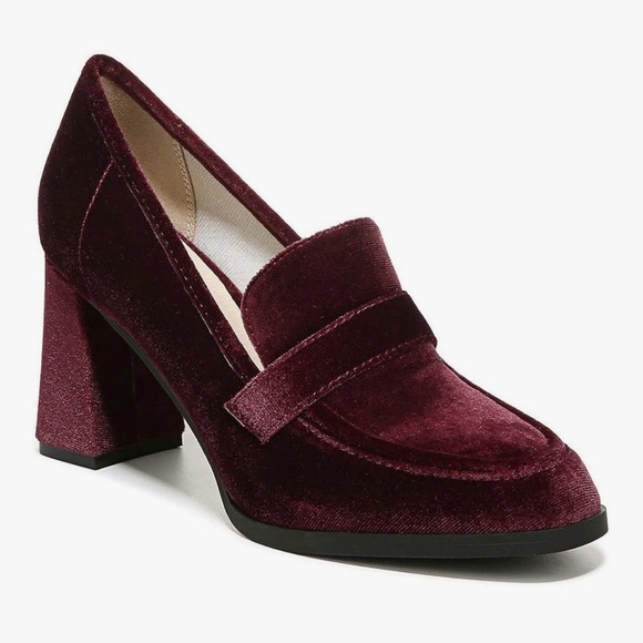 Life Stride Shoes - LIFE STRIDE Soft System Farrah Velvet Slip-On Pumps | Size 7.5 Wide